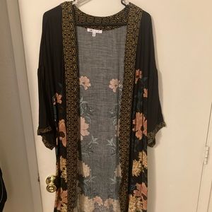 Beautiful Dark Floral DR2 Kimono / Wrap